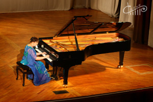 90-летняя пианистка-виртуоз Мария Гамбарян выступила в СЦКиИ