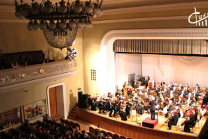 Вторая встреча севастопольцев с оркестром Крымской филармонии в рамках 79-го абонементного сезона состоялась в СЦКиИ