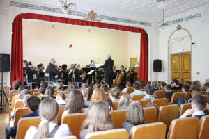 Уроки живой музыки в севастопольской гимназии №1