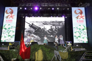 Коллективы СЦКиИ выступили в День Победы на площади Нахимова
