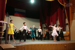 Танцы в школе №22 вместе с оркестром
