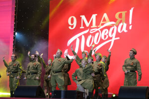 Концерт на главной площади Севастополя в День Победы